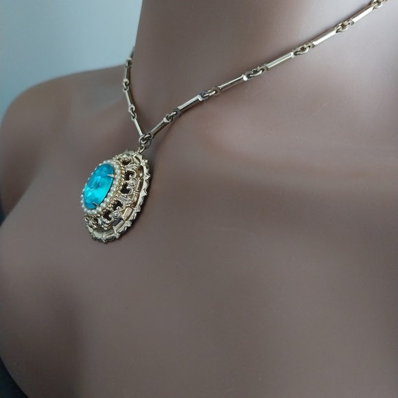 Coro Silver and Blue Necklace - Picture 3 of 9